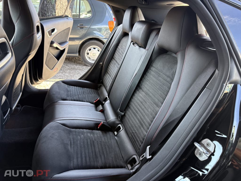 Mercedes-Benz CLA 180 AMG Line