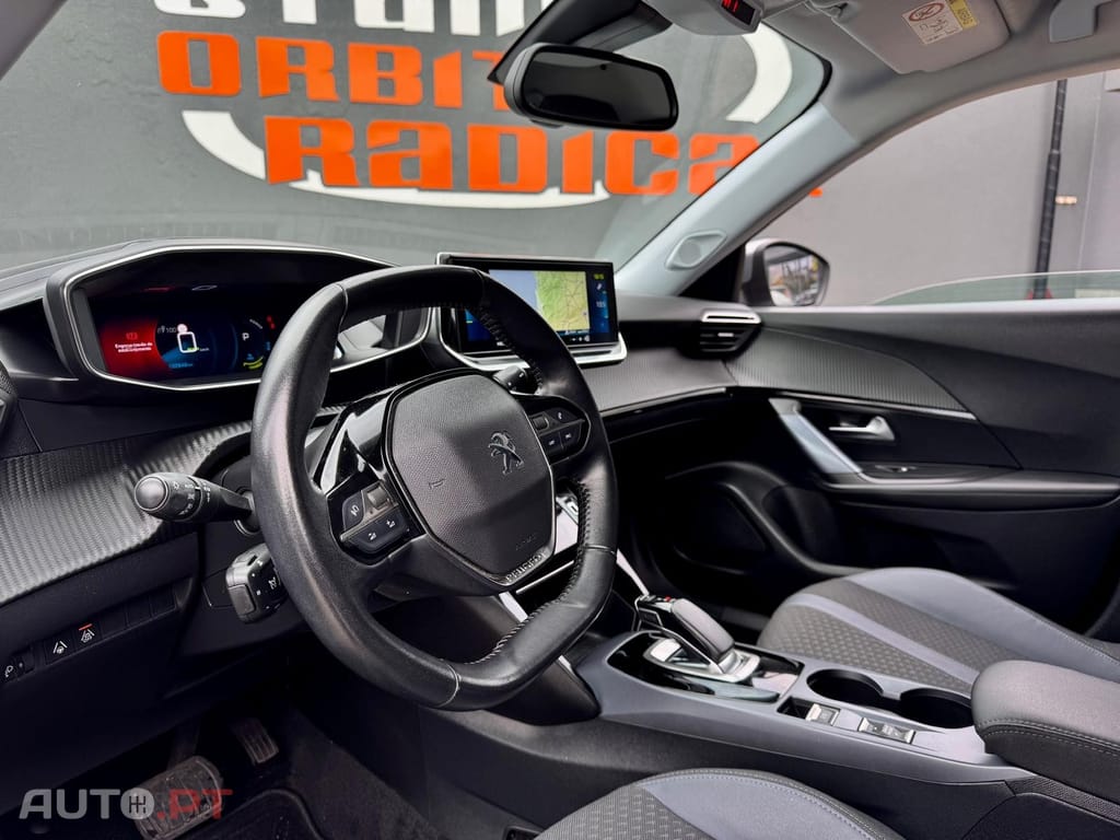 Peugeot E-2008 50 kWh Allure