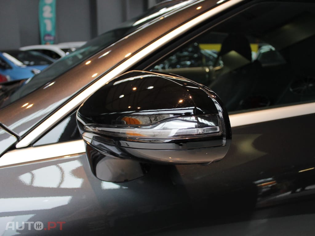 Mercedes-Benz E 220 AMG LINE
