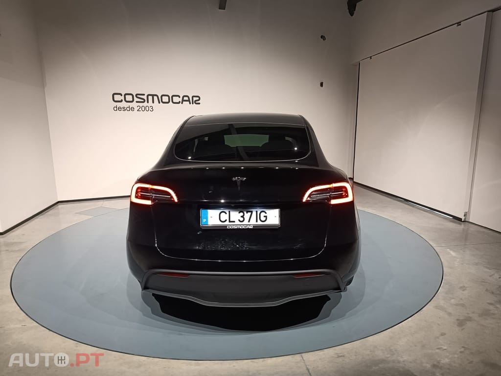 Tesla Model Y Standard RWD Plus — fotografia 5