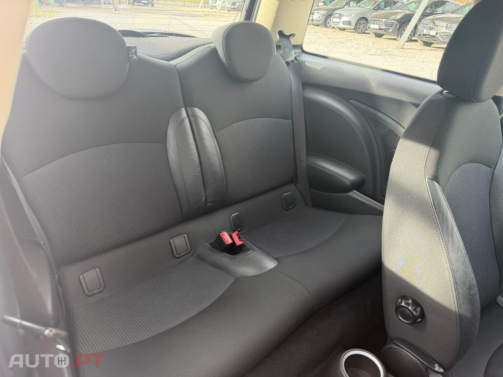 MINI Cooper Cooper D