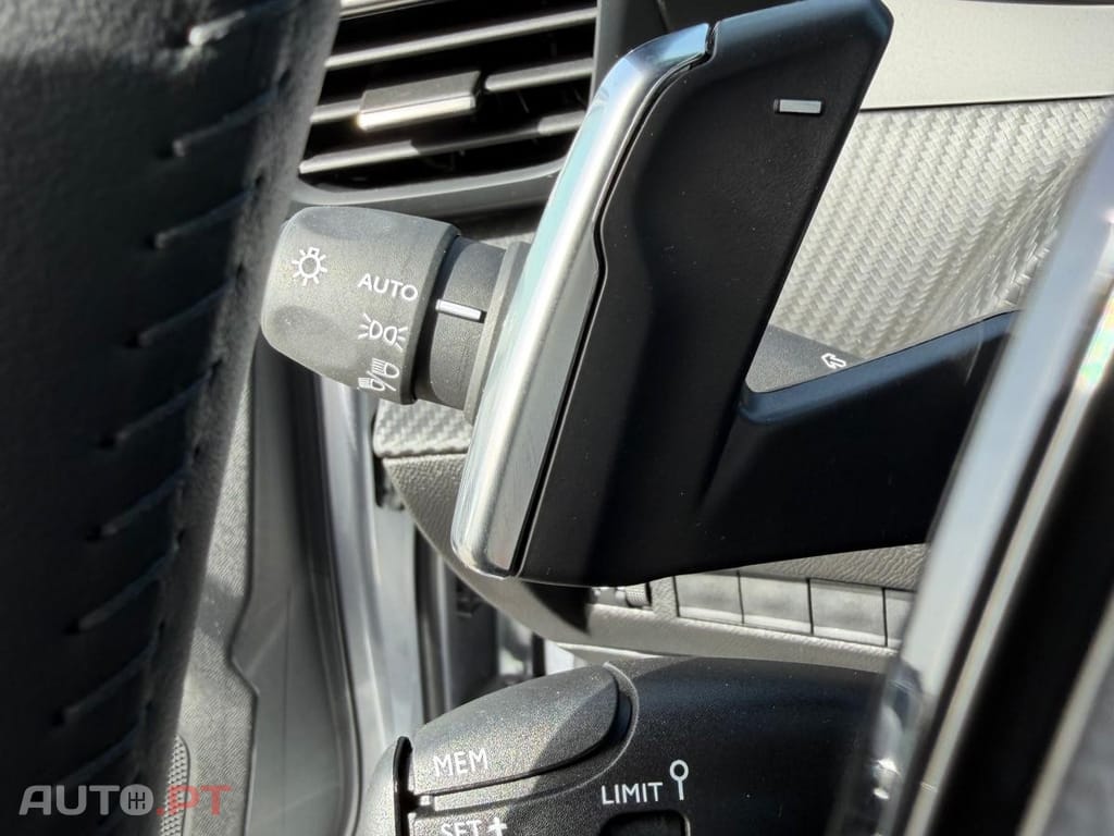 Peugeot 2008 1.2 Hybrid Allure e-DCS6