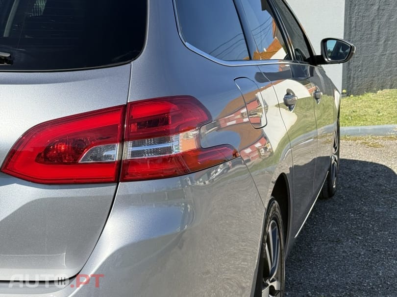 Peugeot 308 1.2 PureTech Allure EAT8