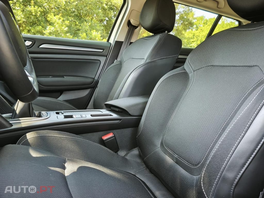 Renault Mégane Sport Tourer 1.5 Blue dCi Business — fotografia 6