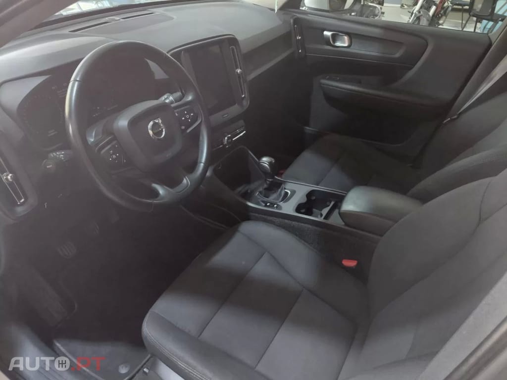 Volvo XC40 1.5 T3 Momentum Tech Edition