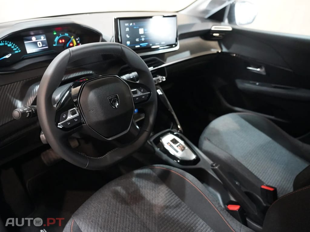 Peugeot 208 1.2 Hybrid Style e-DCS6