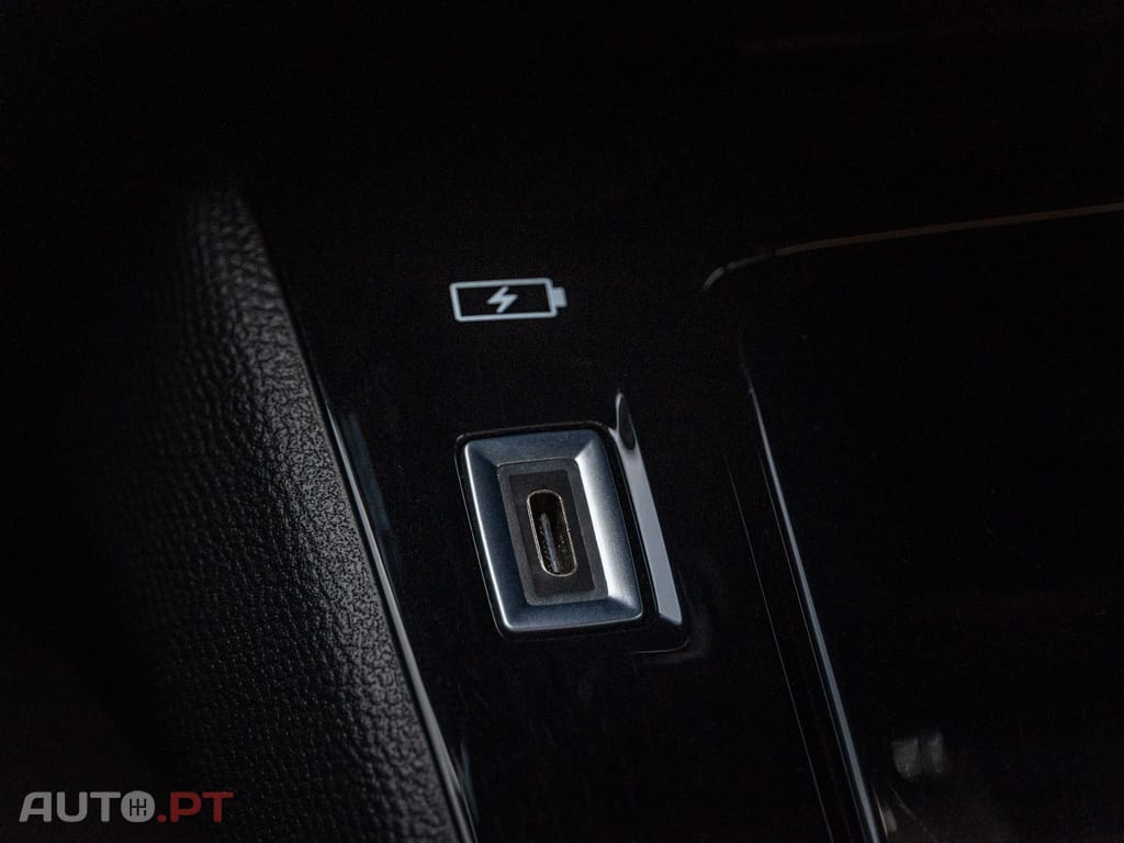Peugeot E-2008 50 kWh GT