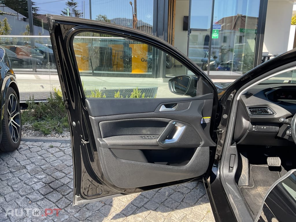 Peugeot 308 1.2 PureTech Allure EAT8