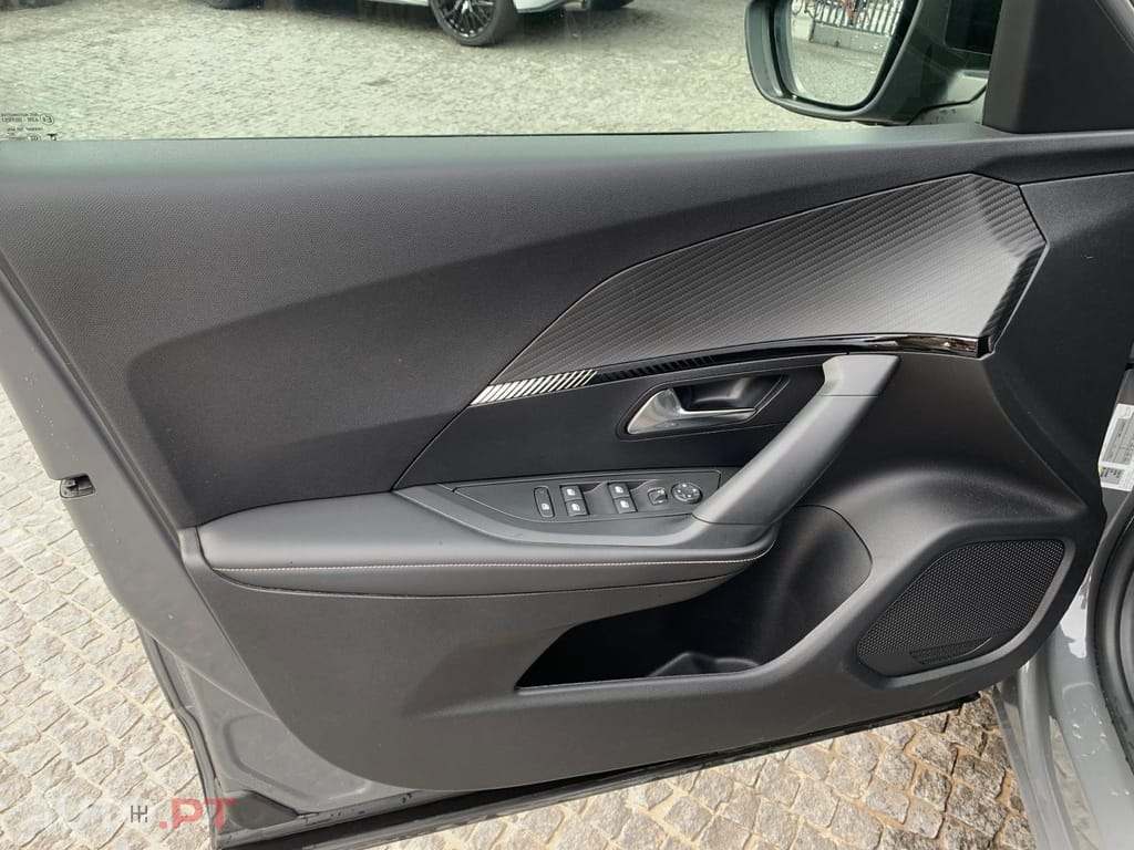 Peugeot 2008 1.5 BlueHDi Allure EAT8