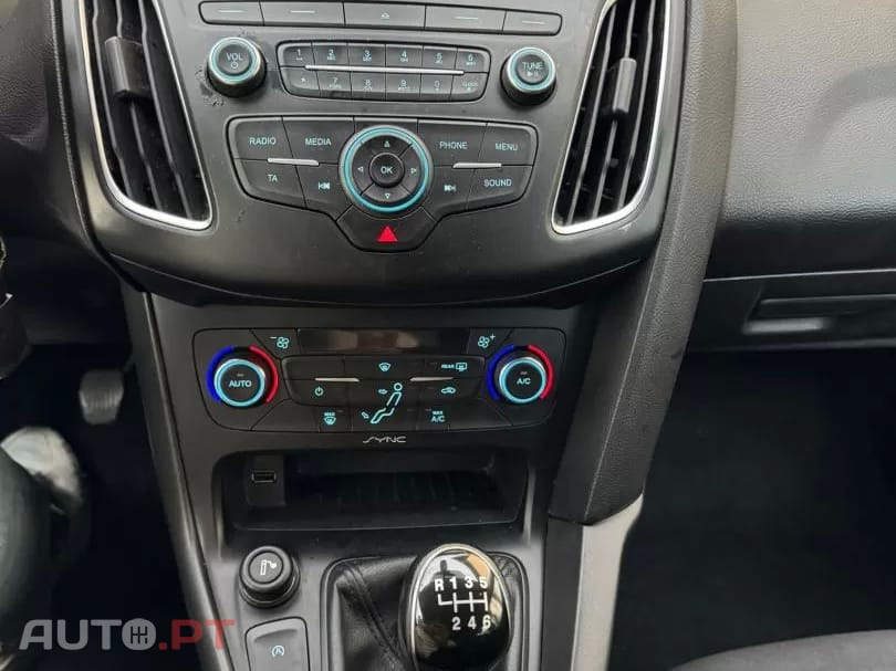 Ford Focus SW 1.0 EcoBoost TITANIUM — fotografia 13