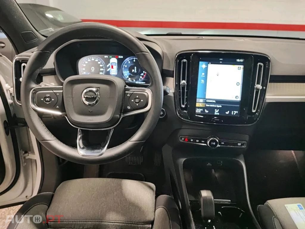 Volvo XC40 1.5 T2 Plus Dark Auto