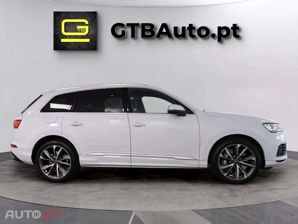 Audi Q7 I.V.A DEDUTÍVEL 55 TFSI e quattro S-line 