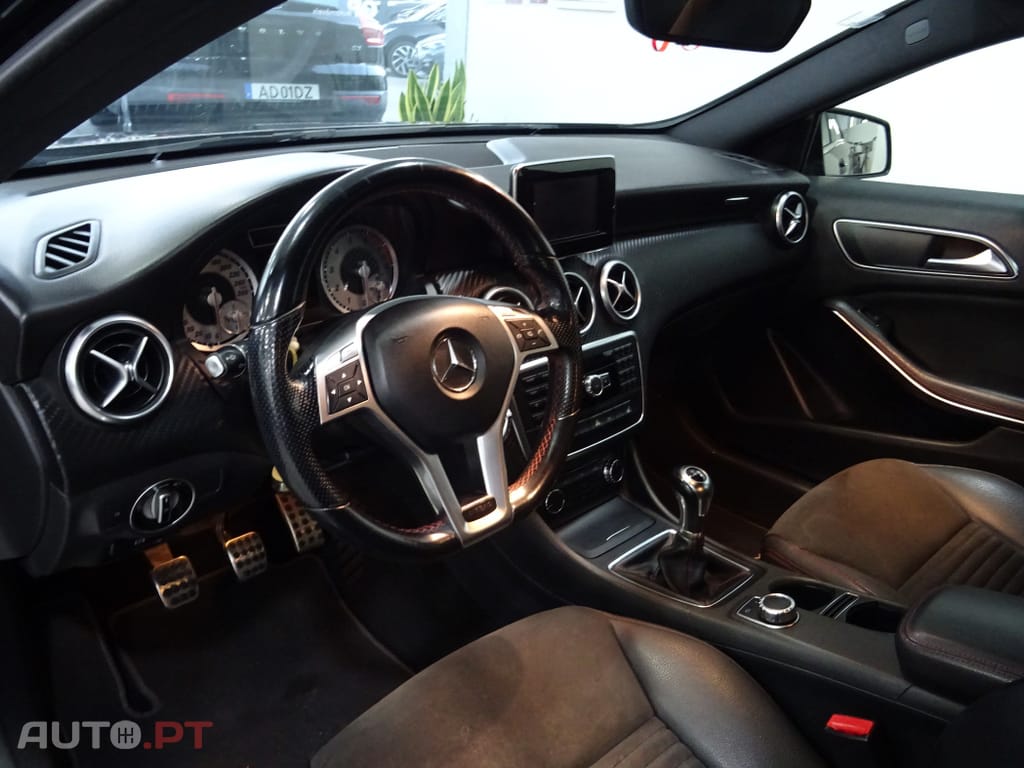 Mercedes-Benz A 180 Outro