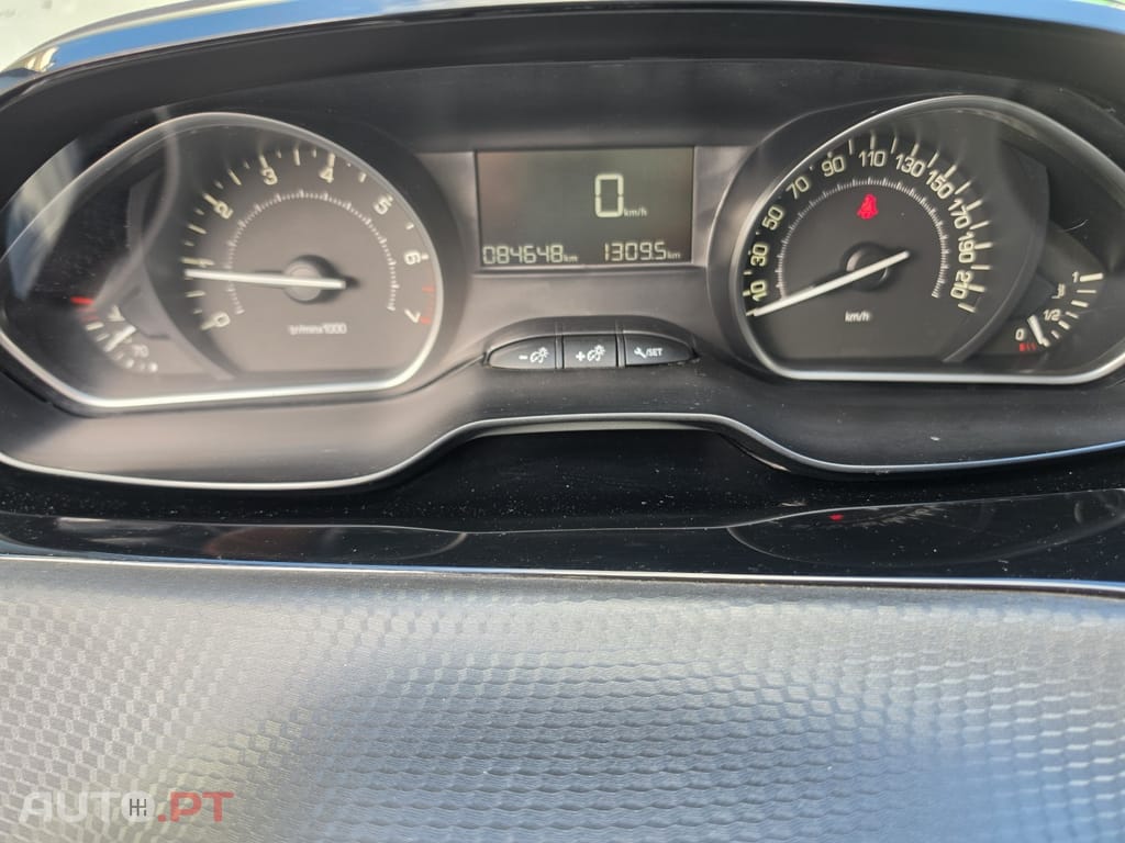 Peugeot 208 1.2 PureTech Signature