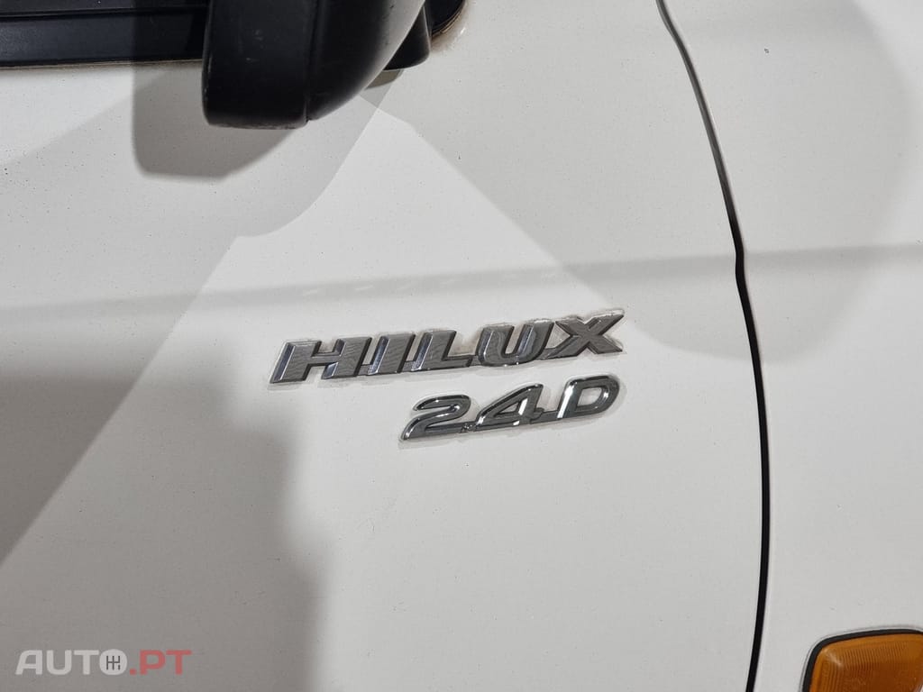 Toyota Hilux 2.4 D LN145LM Cx Met.