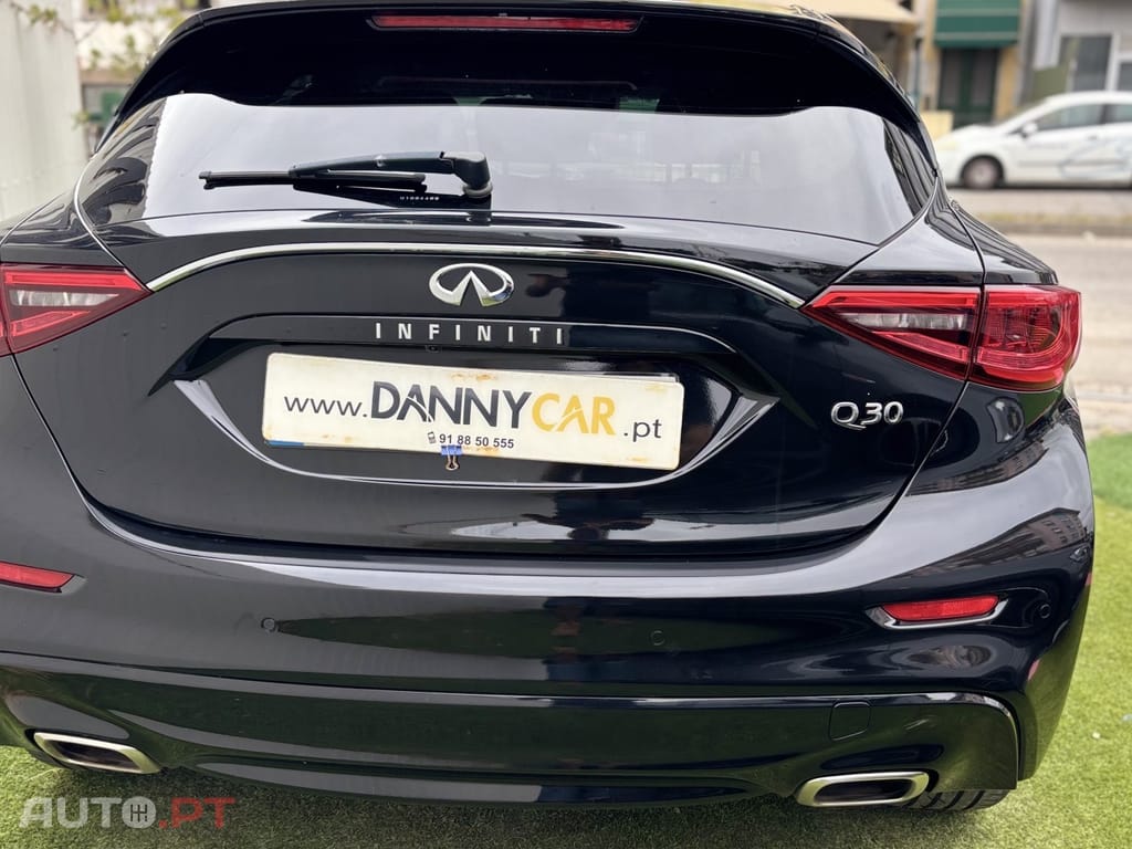Infiniti Q30 1.5d DCT Premium City Black