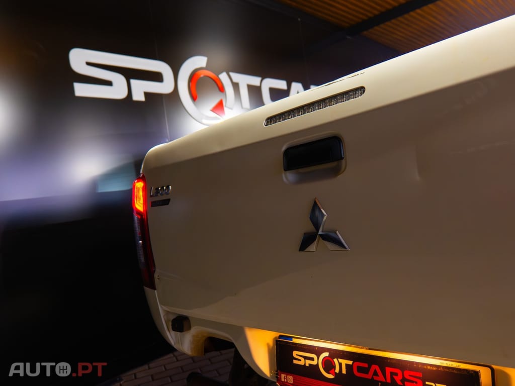 Mitsubishi L200 2.3 DI-D CD Invite 4WD