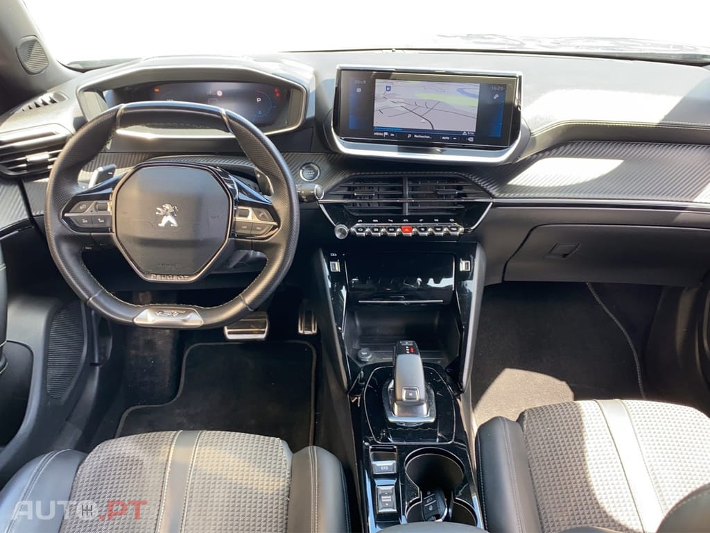 Peugeot 2008 PureTech 130 EAT8 GT