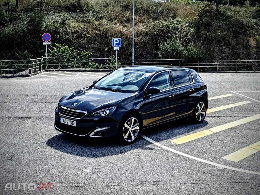 Peugeot 308 1.2 PureTech Allure Full LED
