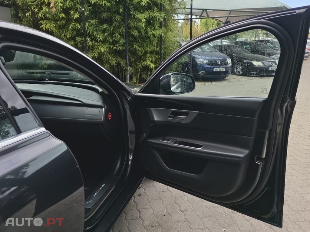 Jaguar XF 2.0 D Portfolio Aut.