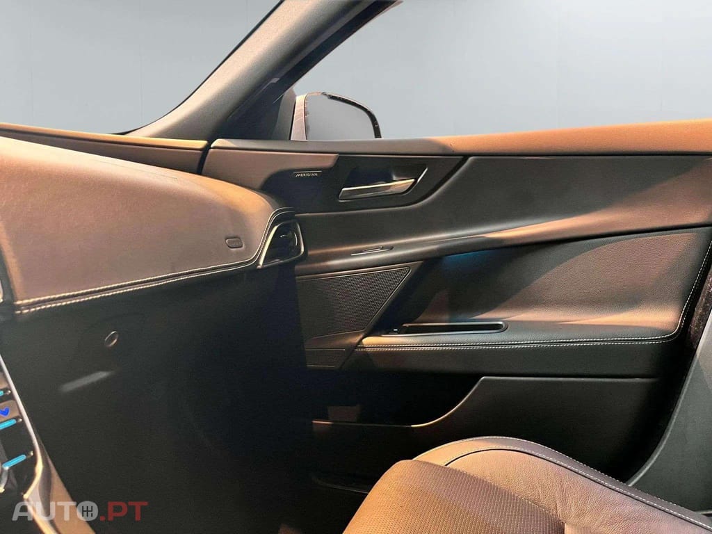 Jaguar XE 2.0D R-SPORT 180CV 