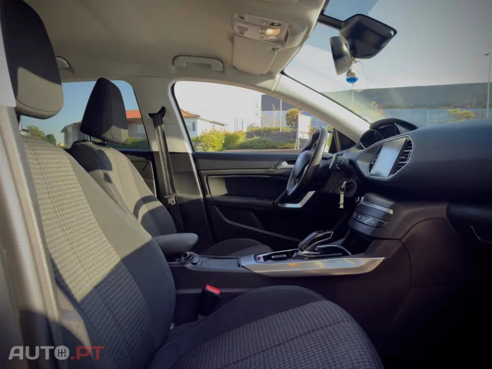 Peugeot 308 1.2 PureTech Allure EAT8