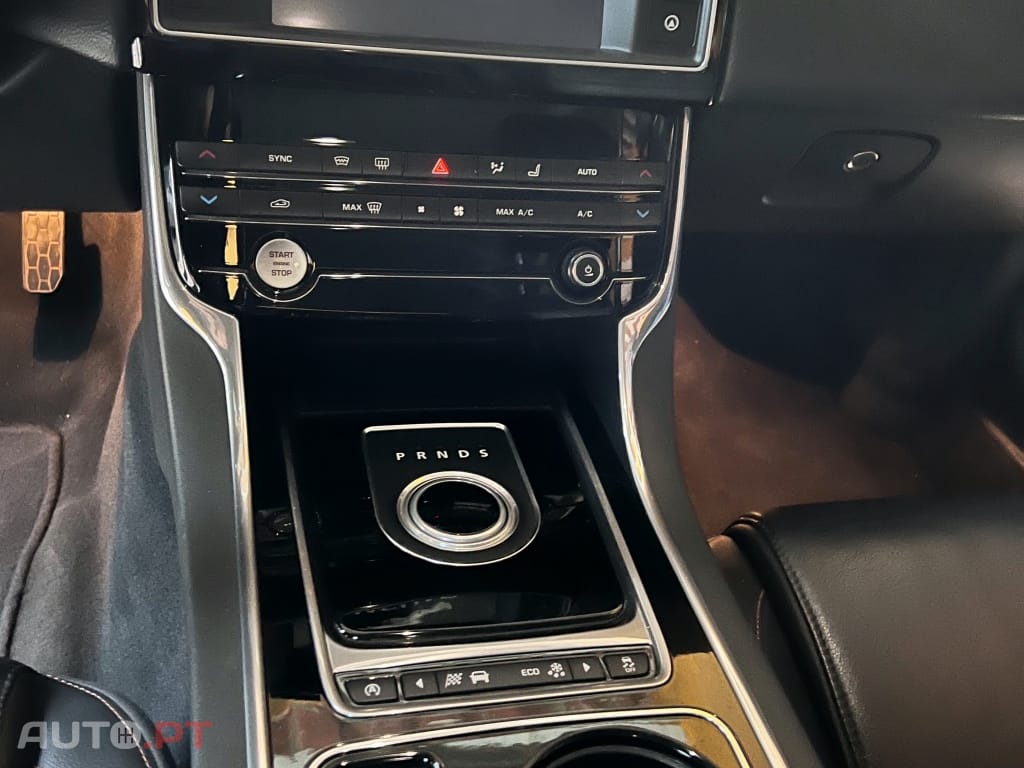 Jaguar XE Luxury