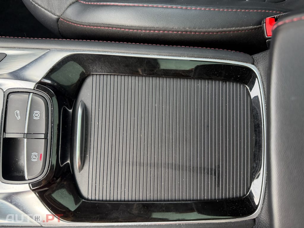 MG EHS PHEV Hybrid Luxury