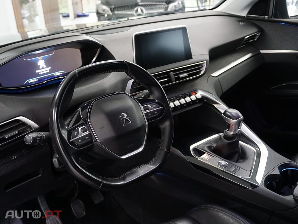 Peugeot 5008 1.2 PureTech Allure J18