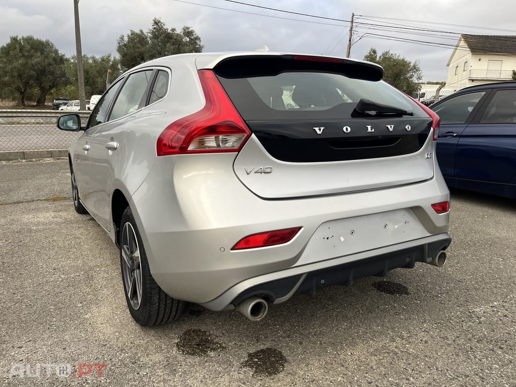 Volvo V40 D2