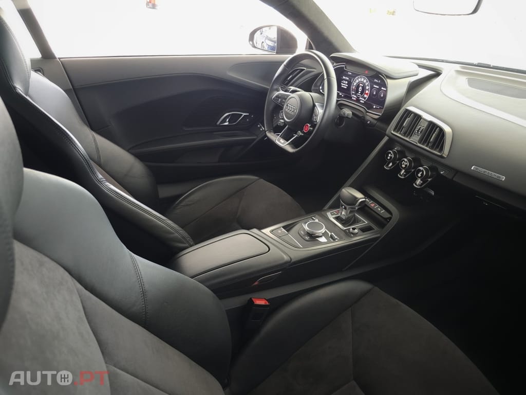Audi R8 V10 plus 5.2 FSI quattro S tronic