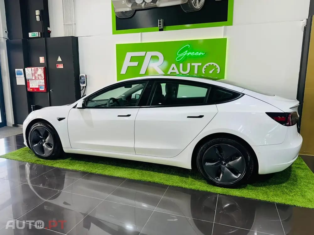 Tesla Model 3 Standard Range Plus RWD