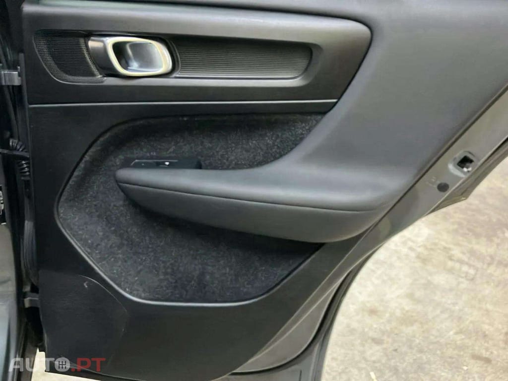 Volvo XC40 2.0 D3 150 MOMENTUM