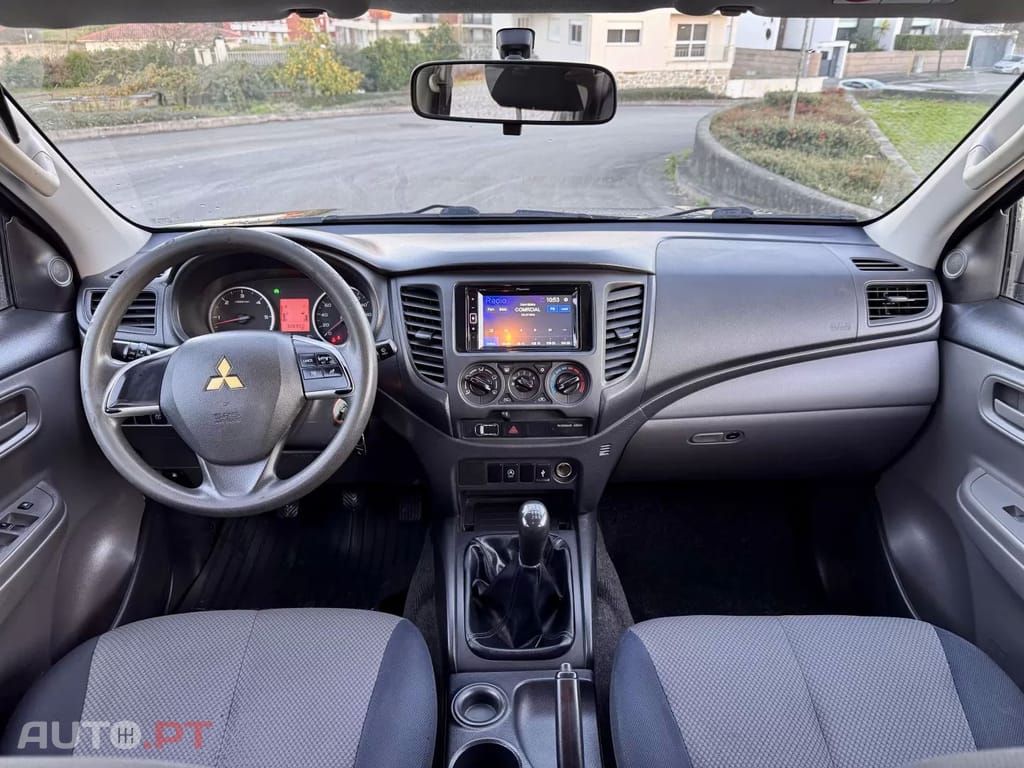 Mitsubishi L200  2.4 DI-D CD Invite 2WD