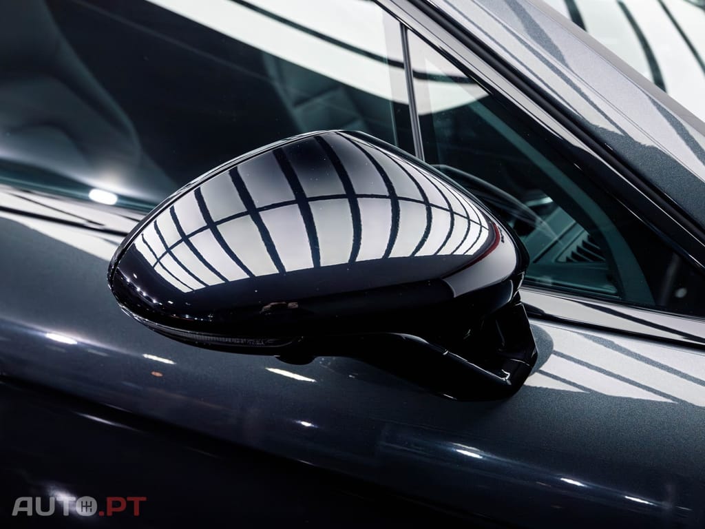 Porsche Panamera 4 E-Hybrid Platinum Edition