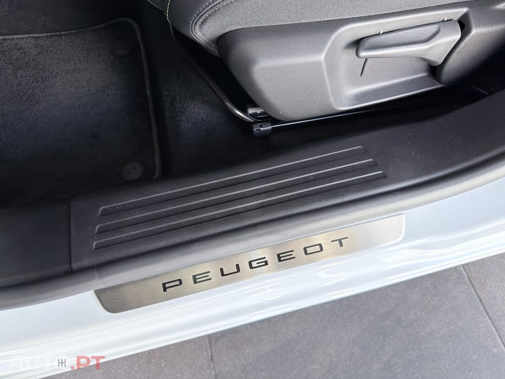 Peugeot E-2008 54 kWh GT