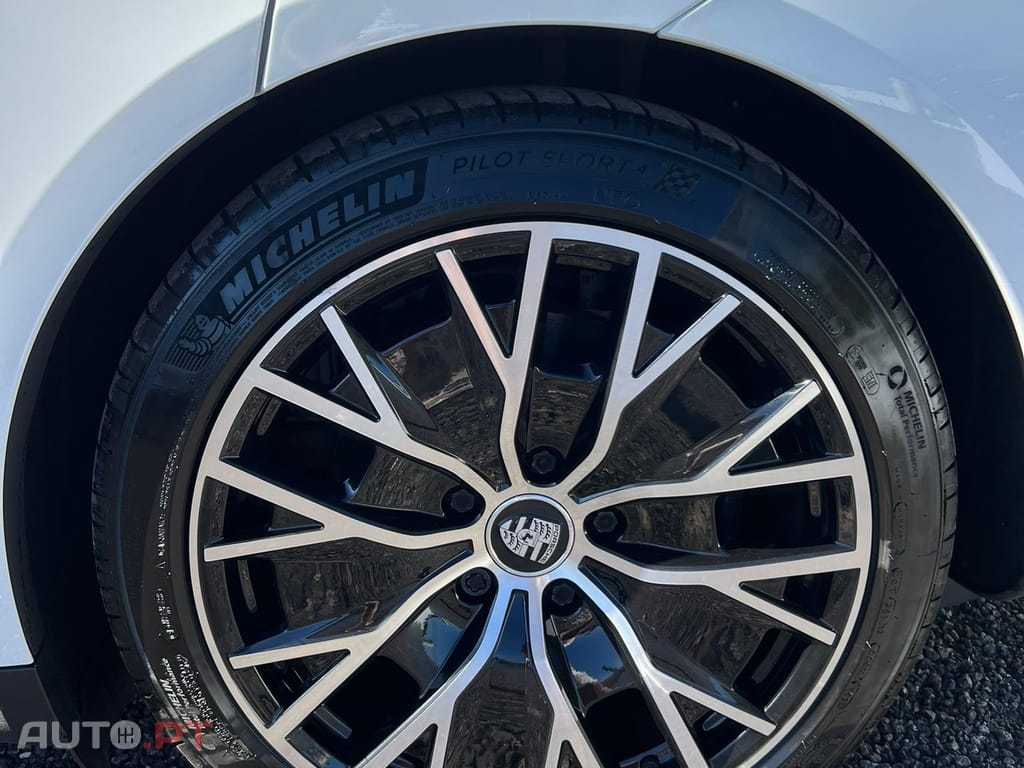 Porsche Taycan 4S