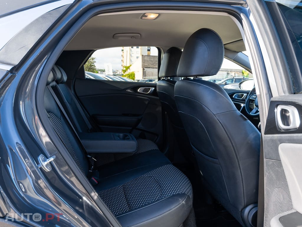 Kia XCeed 1.6 GDi PHEV Drive — fotografia 15