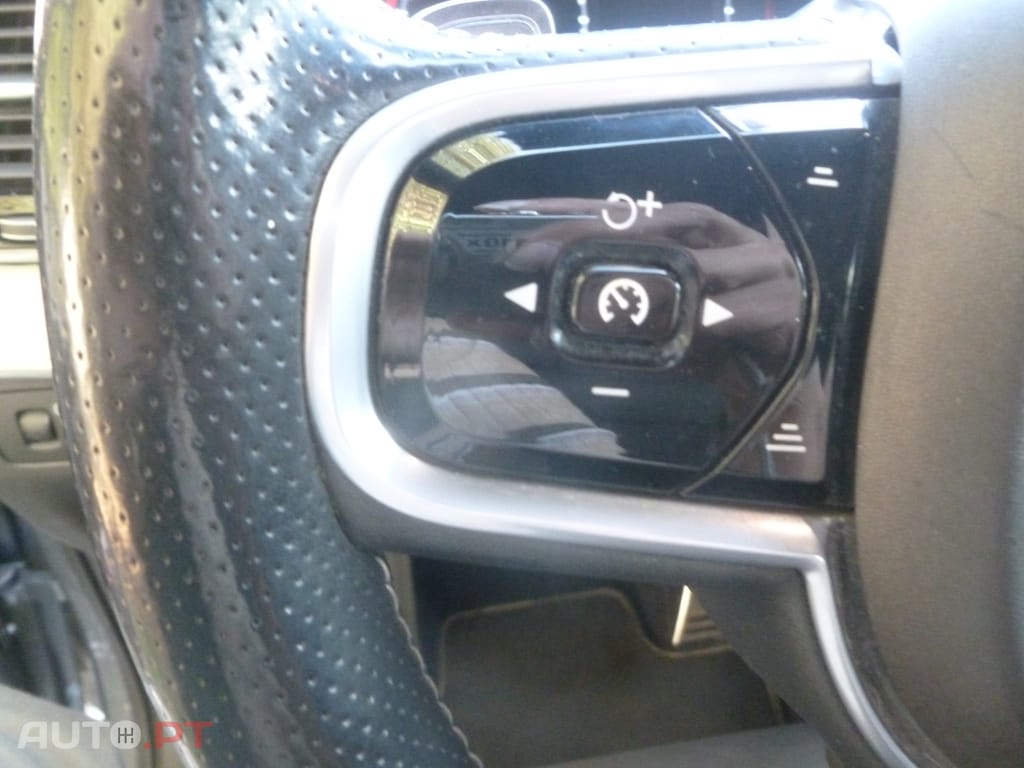 Volvo XC90 2.0 D4 R-Design Auto