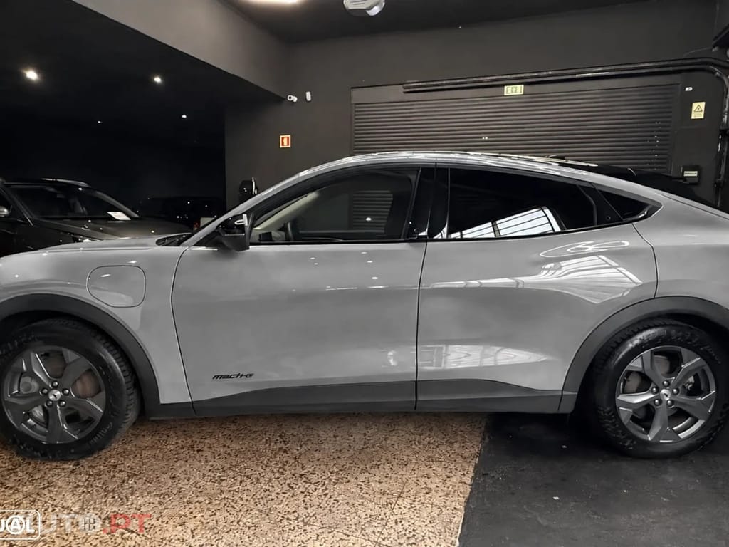 Ford Mustang Mach-E 75.7 kWh Base