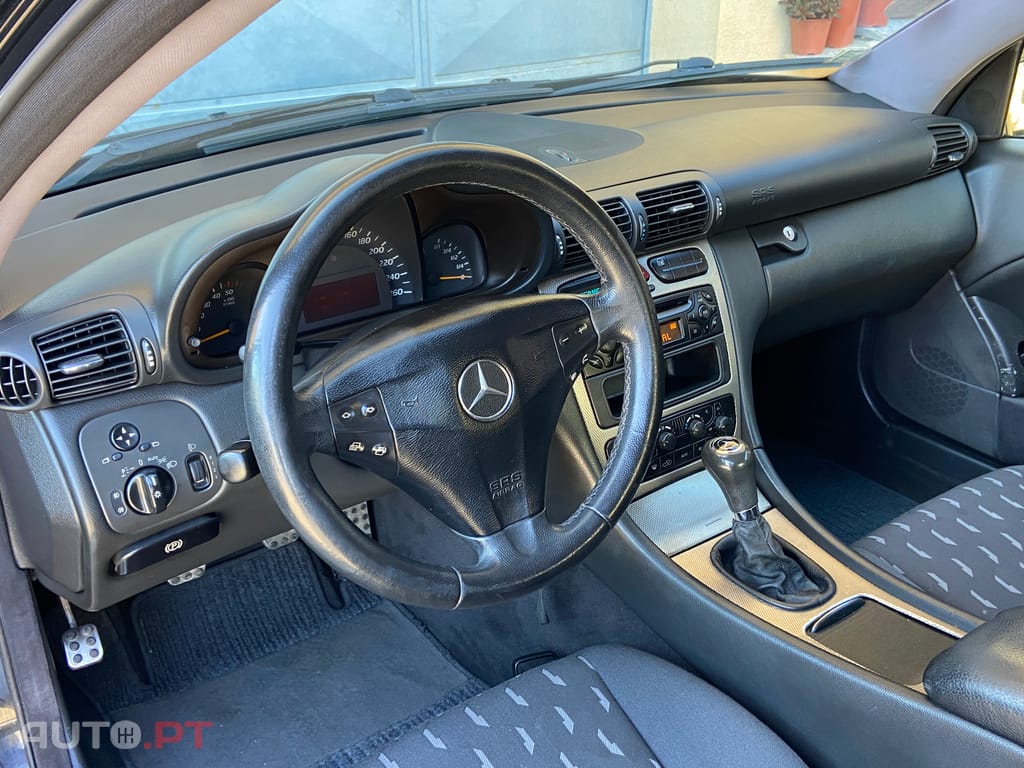 Mercedes-Benz C 220 CDI COUPE