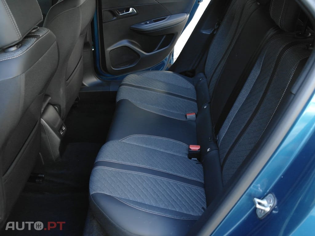 Peugeot E-2008 54 kWh Allure