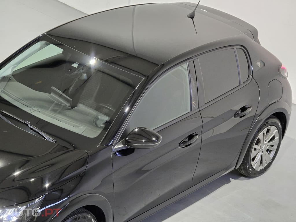 Peugeot E-208 50 kWh Allure Roadtrip