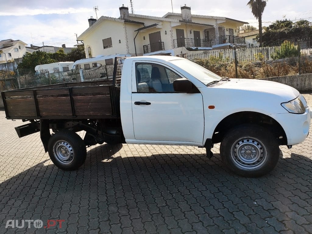 Mitsubishi L200 2.5 DID 4X4 CAB. SIMPLES