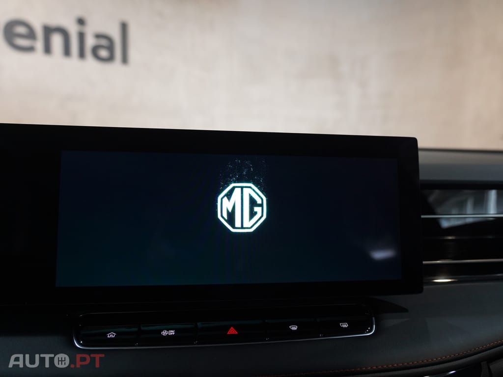 MG HS Luxury