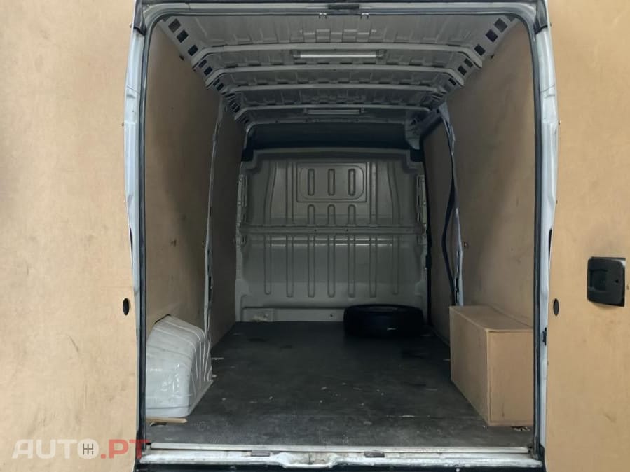 Peugeot Boxer 2.2 BlueHDi 335 L3H2 Premium