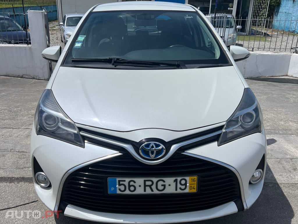 Toyota Yaris Hybrido automático