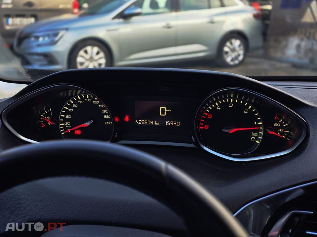 Peugeot 308 1.6 BlueHDi Allure J17