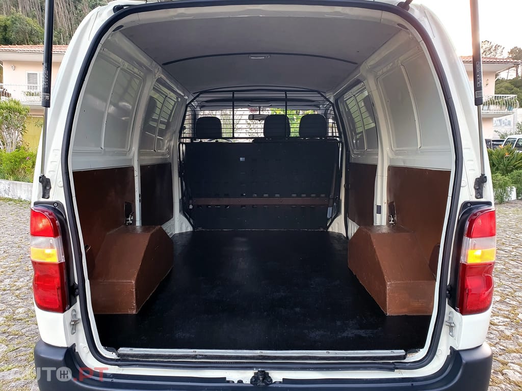 Toyota HiAce 2.5 D-4D Curto 2.8T