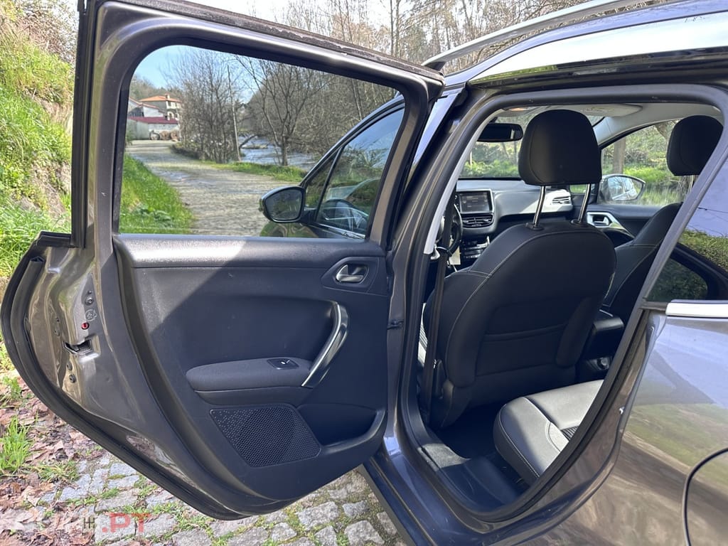 Peugeot 2008 PureTech 100 Allure